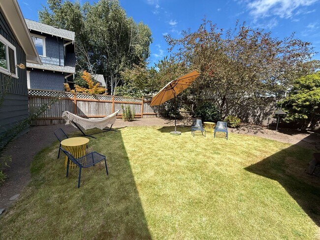 Building Photo - Updated 4-Bedroom Home in the Heart of Loy...