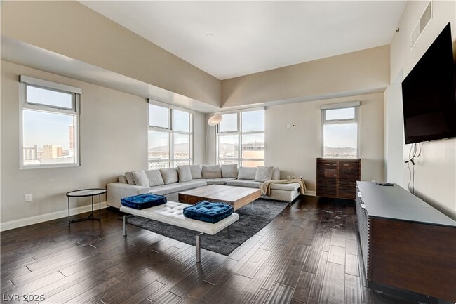 Building Photo - 150 S Las Vegas Blvd