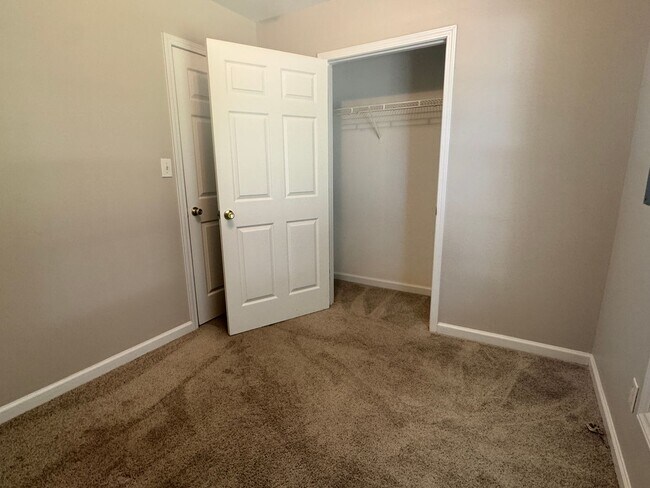 Building Photo - 3 Bedroom, 1 Bathroom Apartment in Thomasville