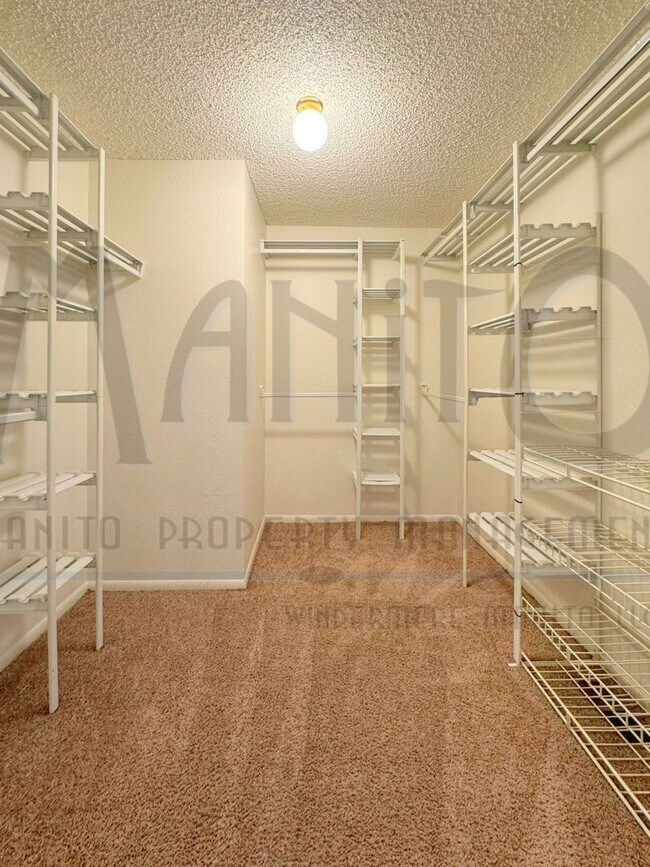 Building Photo - *COMING SOON* Entertainer's Delight - Spra...