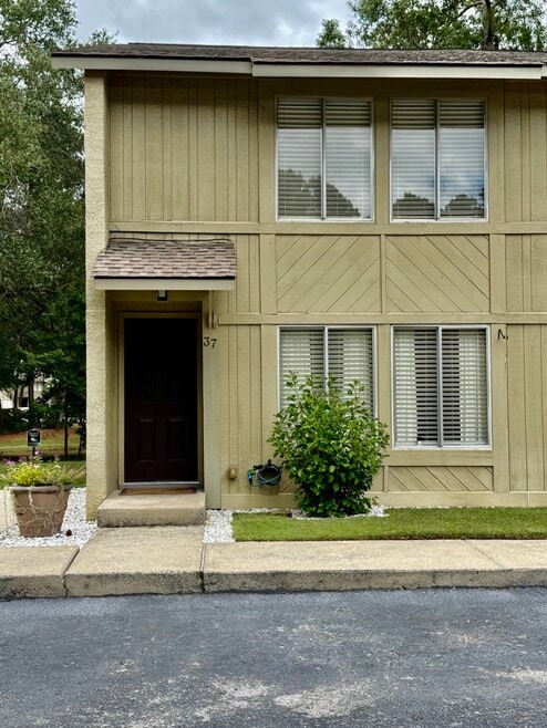 Building Photo - 100 Mathews Dr