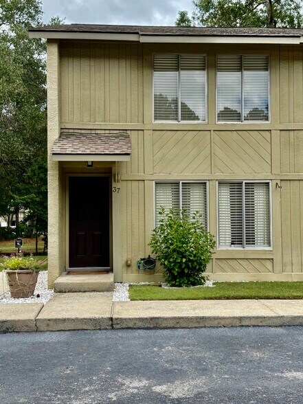 Primary Photo - 100 Mathews Dr