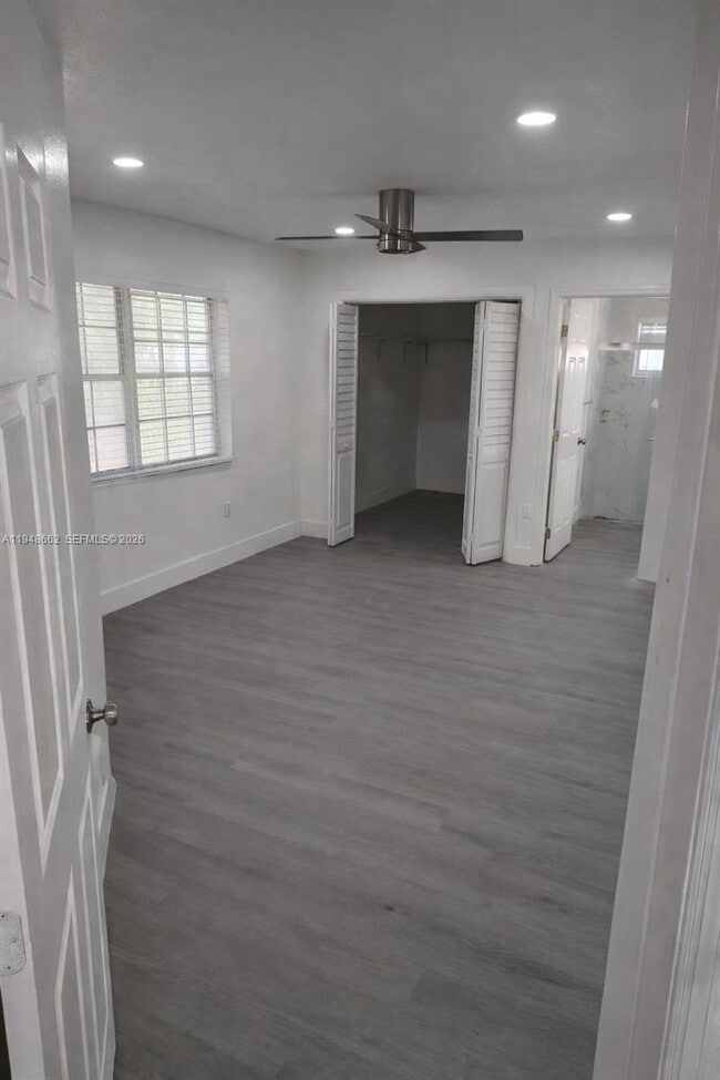 Building Photo - 165 SW 5th Ct