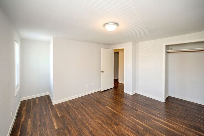 Building Photo - 610 Shepherd St