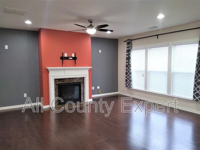 Building Photo - 635 Glenish CT