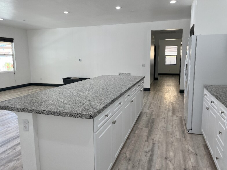 Building Photo - 376 Valencia Ct