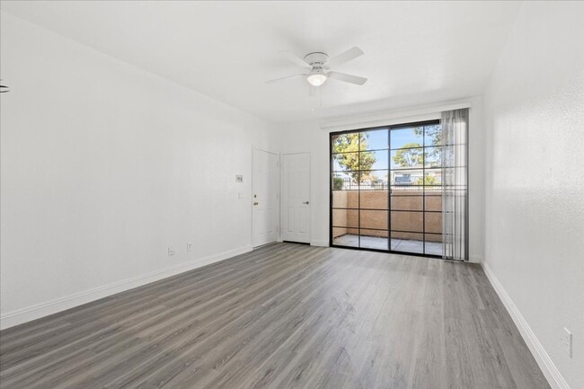 Building Photo - Stunning and Freshly Remodeled 1 Bedroom C...