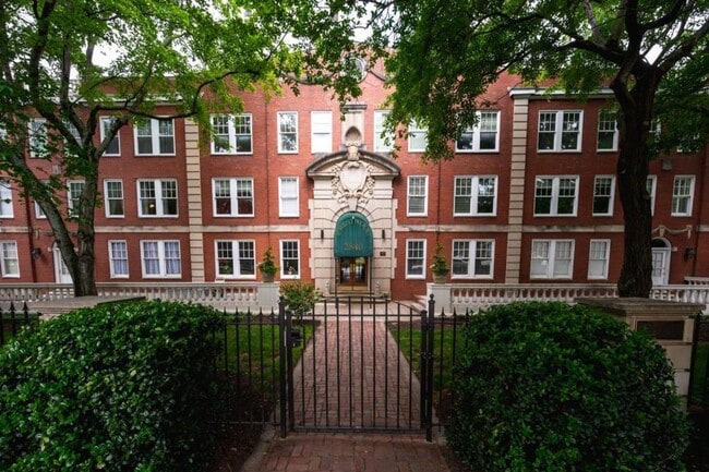Primary Photo - 2 bed 2 bath Peachtree Loft living in Buck...