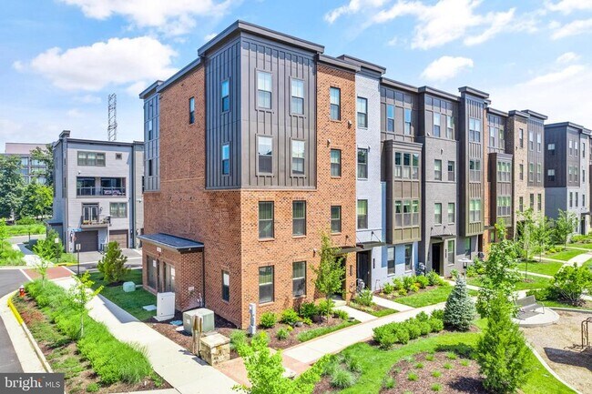 Building Photo - 12921 Sunrise Ridge Aly