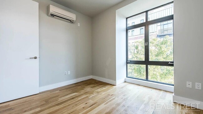 Building Photo - 185 Leonard St