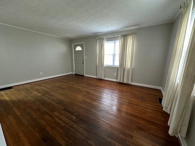 Building Photo - 1279 E N Broadway St