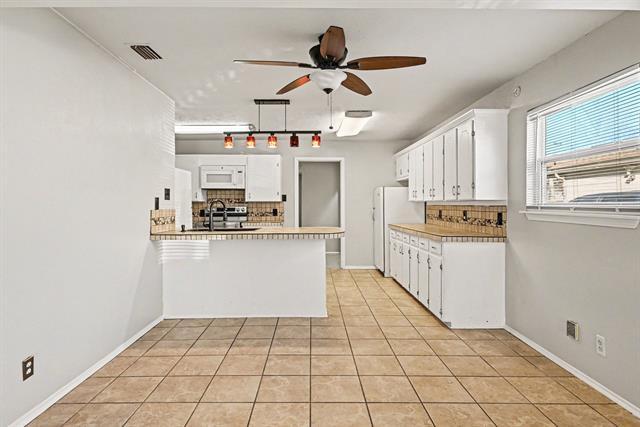 Building Photo - 3720 Stanley Ave