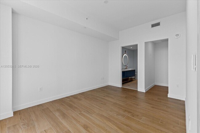 Building Photo - 2678 Tigertail Ave