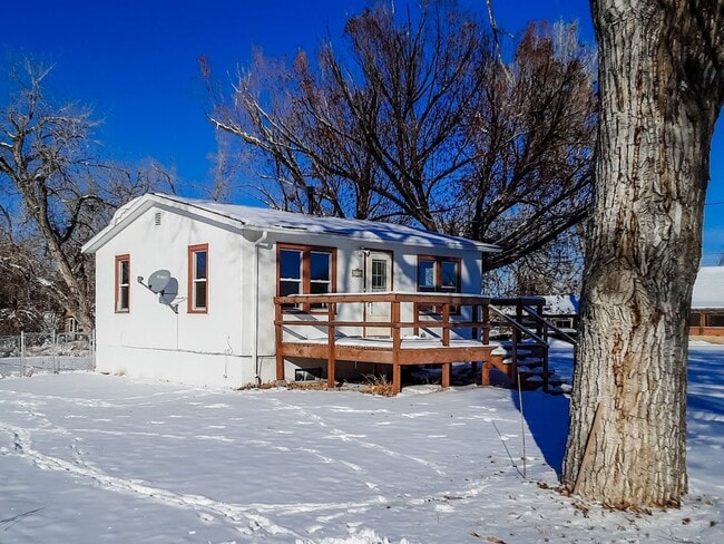 Building Photo - PET FRIENDLY 3 BED/ 2 BATH WITH GARAGE