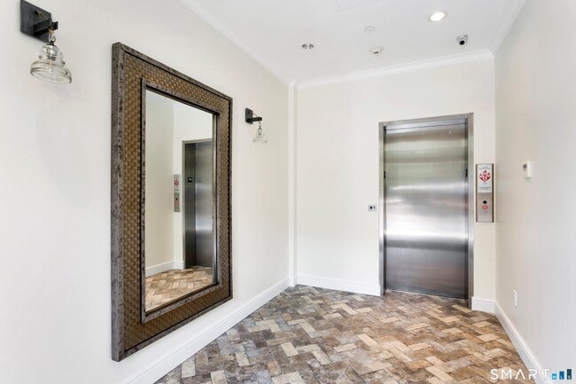 Building Photo - 1958 Post Rd