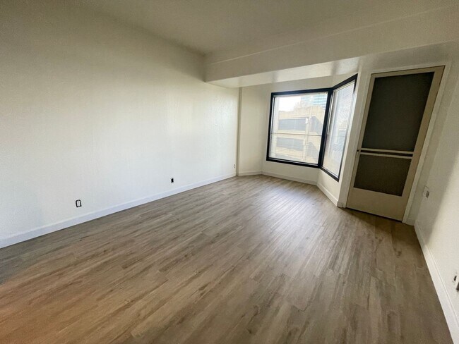 Building Photo - Newly Renovated Spacious 1BD/1 BA Property Available for Rent!!!