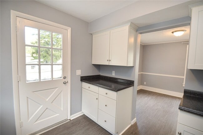 Building Photo - 144 Parce Ave