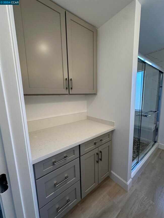 Building Photo - 1700 Siskiyou Dr