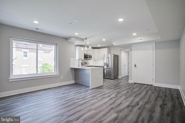 Building Photo - 540 S 52nd St