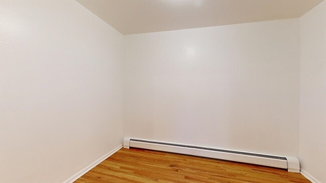 Building Photo - 604 4th St