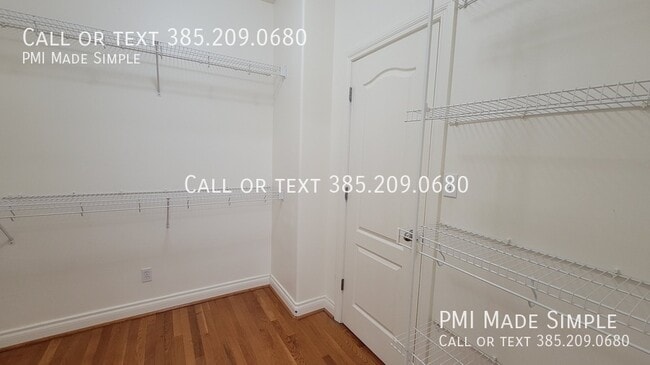 Building Photo - 3042 E Somerset Dr