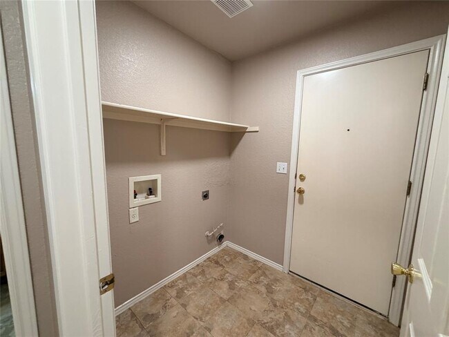 Building Photo - 2904 Whisper Oaks Ln