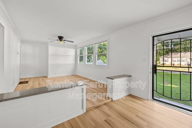 Building Photo - 604 Annie Laura Dr