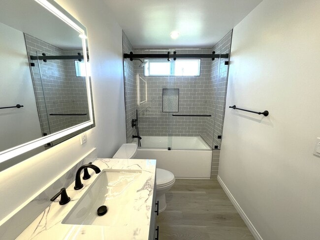 Building Photo - 14533 Lyle St