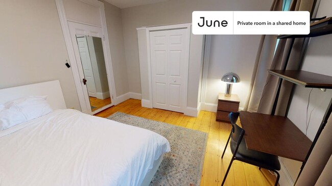 Building Photo - Private bedroom in 4 bed/1 bath Home
