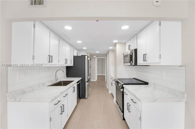 Building Photo - 290 174th St