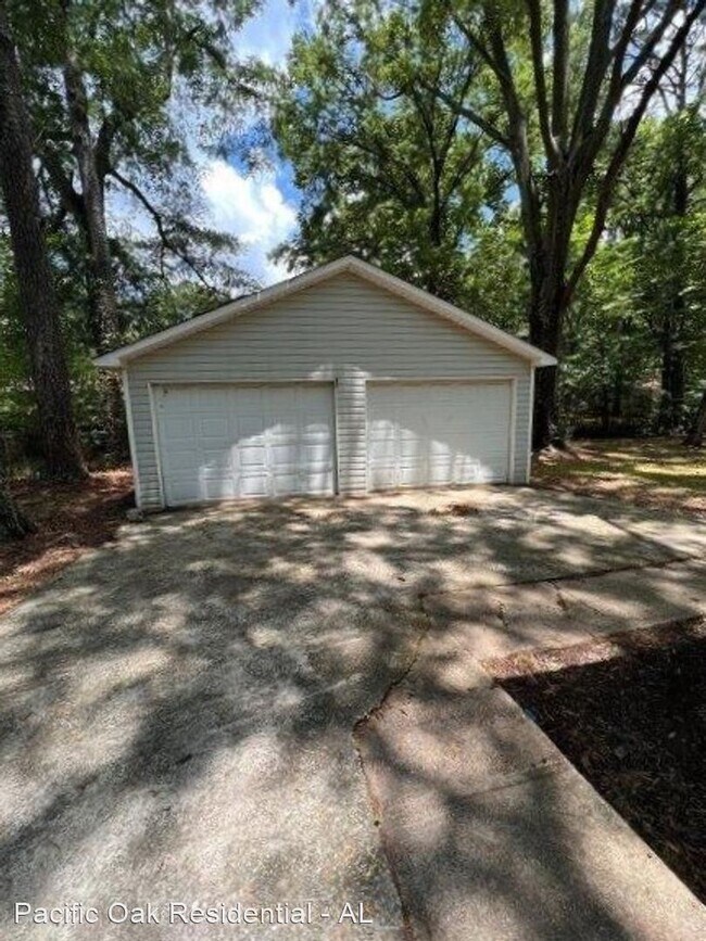 Building Photo - 3 br, 1 bath House - 108 16th Court Cir NE