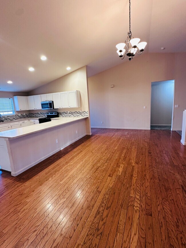 Building Photo - 1545 Wrangler Ln
