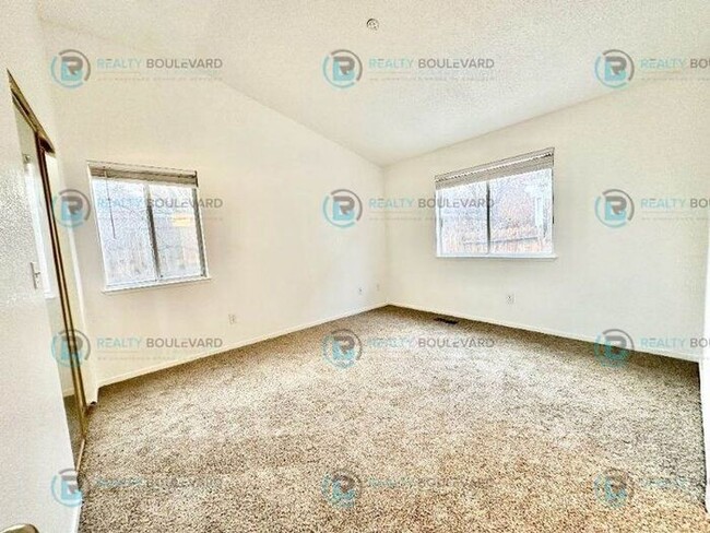 Building Photo - Move-in Special: 1/2 month free!!! Come se...