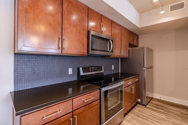 Building Photo - Modern 2 Bedroom, 2 Bathroom in West Campus