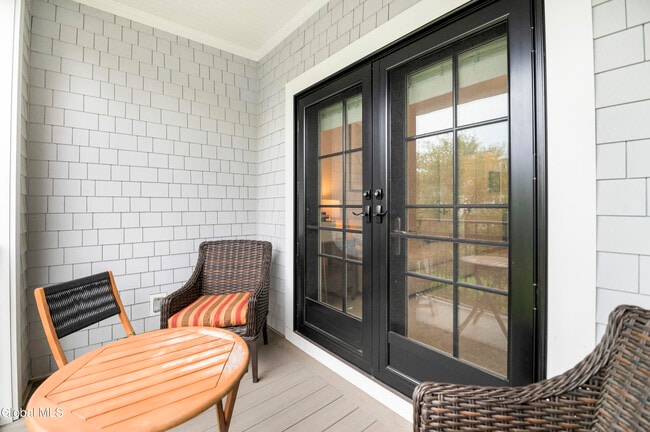 Building Photo - 37 White St