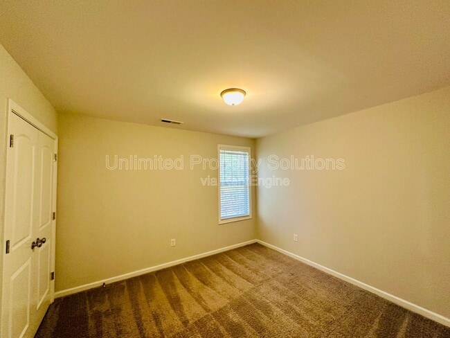 Building Photo - 1301 Putnam Dr