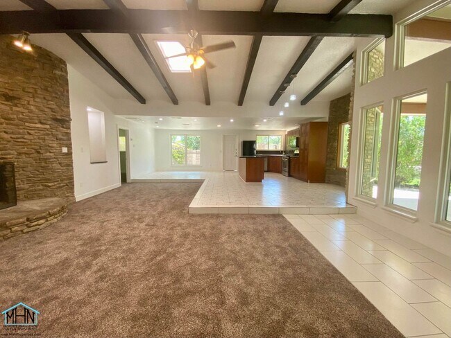 Building Photo - Gorgeous gem! 4 bed/2 bath single-story ho...