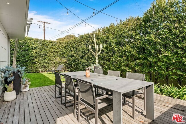 Building Photo - 2736 Armacost Ave