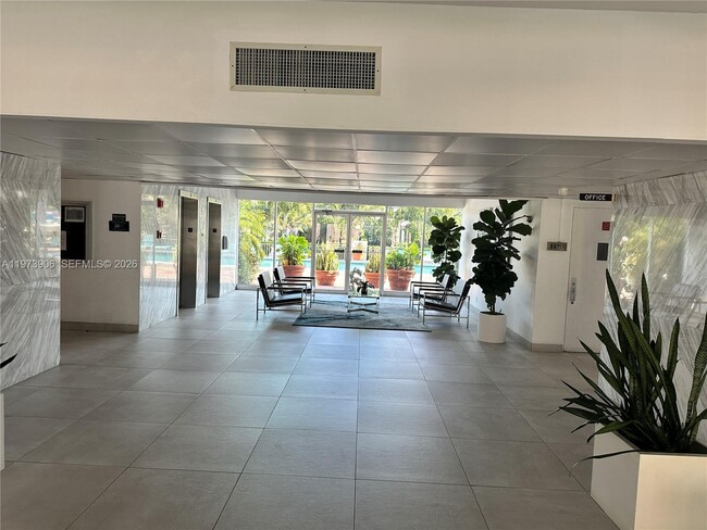 Building Photo - 401 Golden Isles Dr