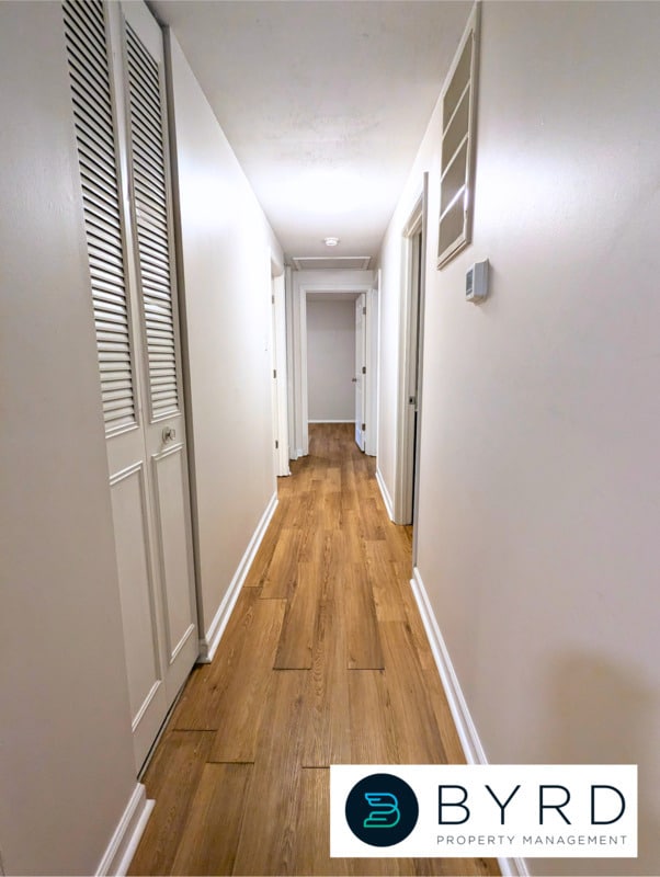 Building Photo - 13300 Farm Crest Ct