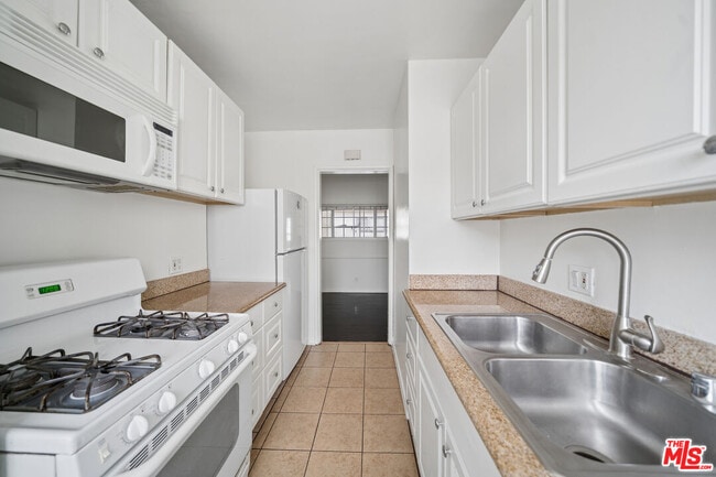 Building Photo - 1051 S Holt Ave