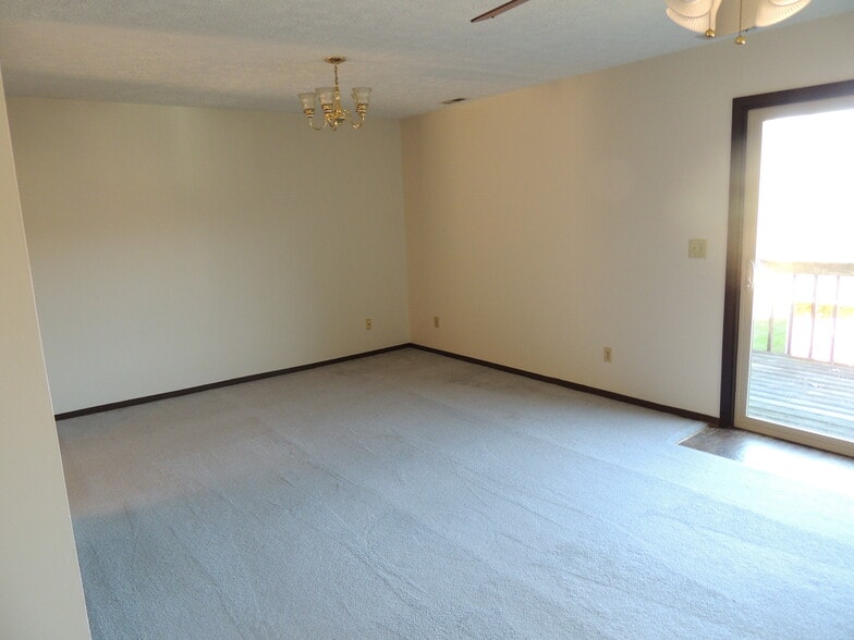 LIVING ROOM - 109 McGrew Dr