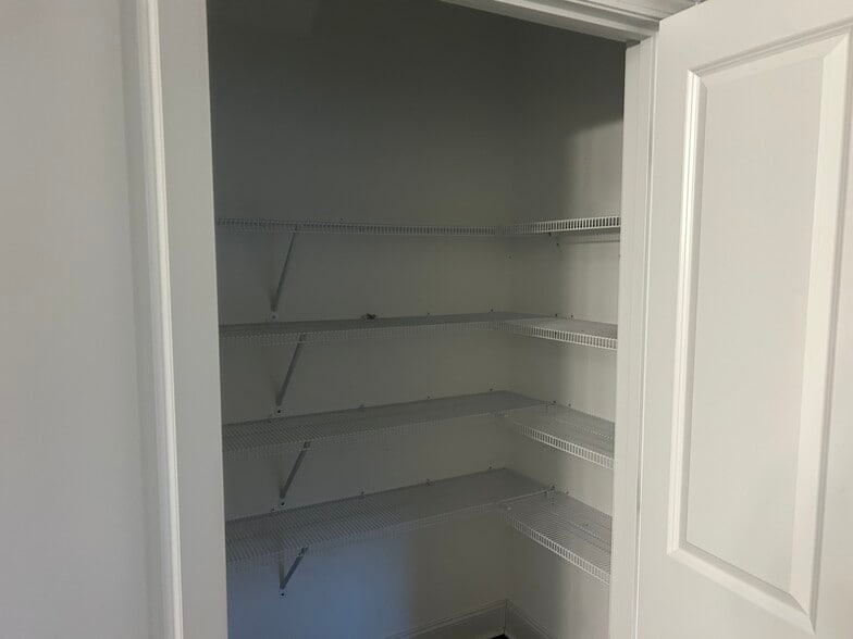 Building Photo - 644 Barlow Rd