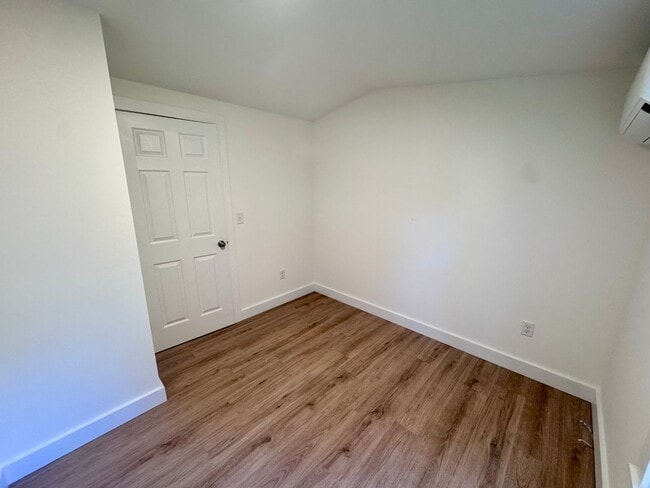 Building Photo - Renovated 2-bedroom Single Family in Dover...