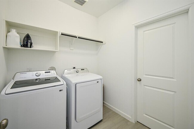 Building Photo - 5630 Amber Brook Ln