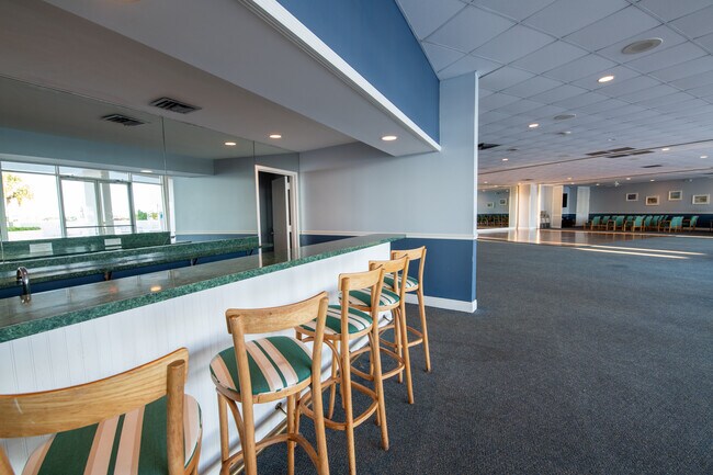 Building Photo - 122 Lakeshore Dr