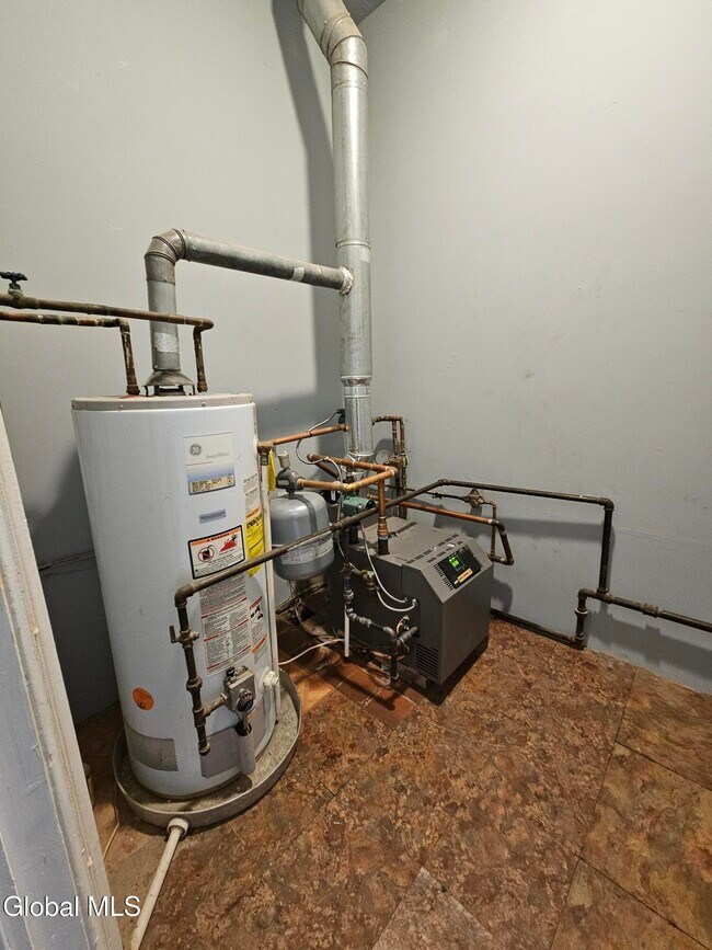 Building Photo - 32 1st St