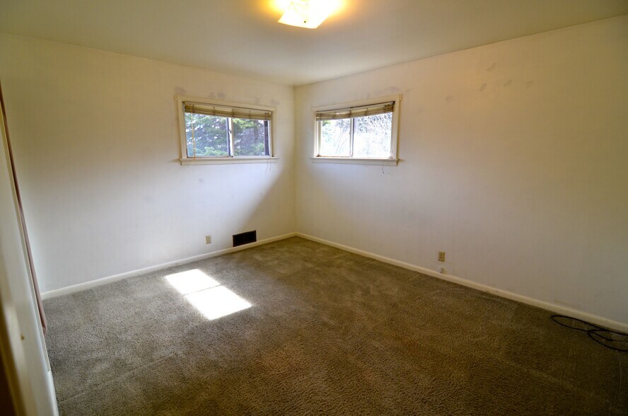 Building Photo - 1223 N 8th Ave