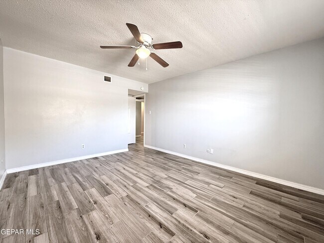 Building Photo - 4800 N Stanton St