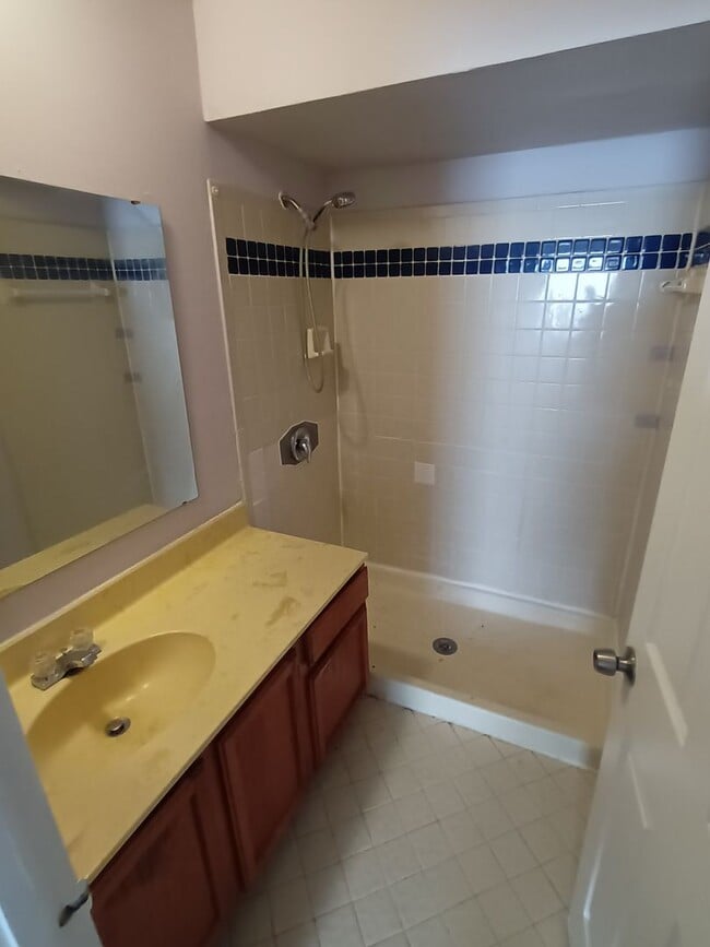 Building Photo - 4189 Versailles Dr